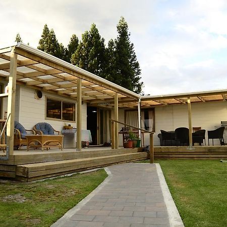 Tony'S Lodge Turangi Extérieur photo