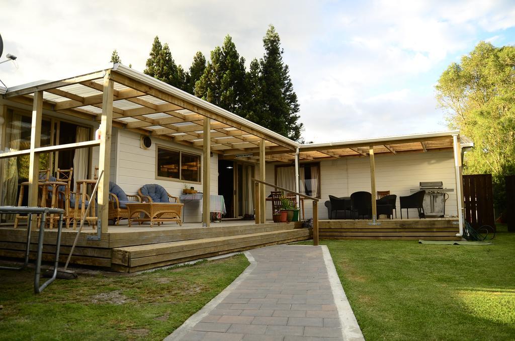 Tony'S Lodge Turangi Extérieur photo