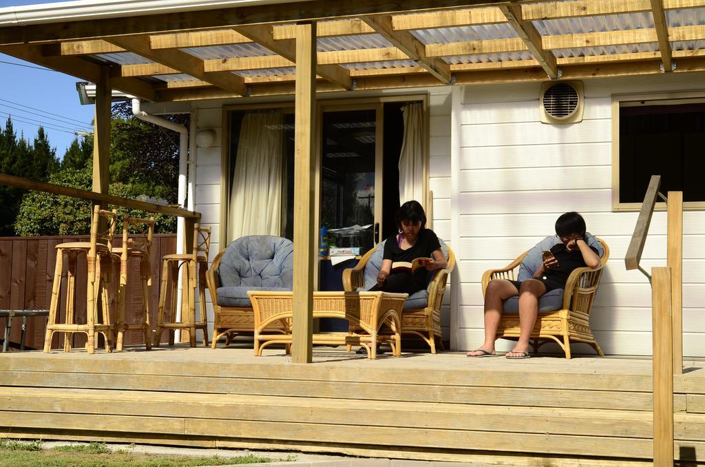 Tony'S Lodge Turangi Extérieur photo
