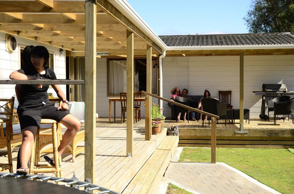 Tony'S Lodge Turangi Extérieur photo