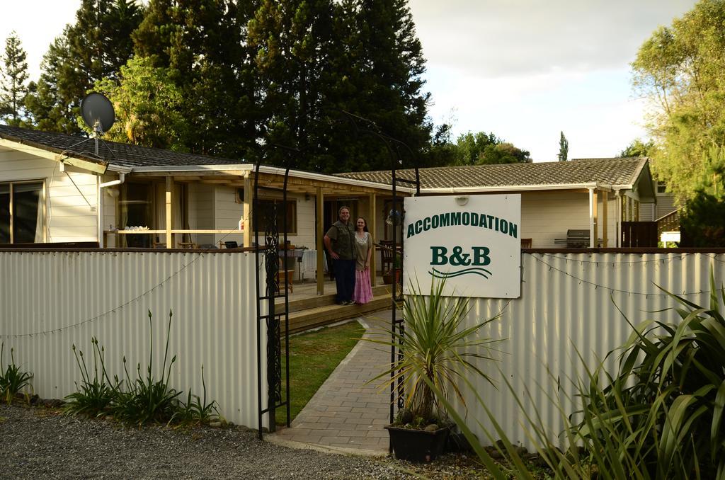 Tony'S Lodge Turangi Extérieur photo