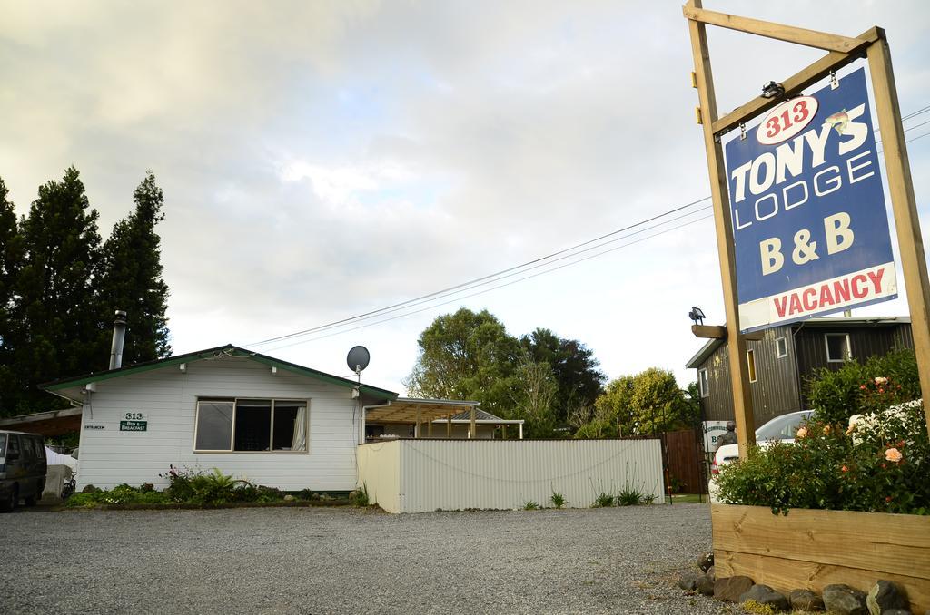Tony'S Lodge Turangi Extérieur photo